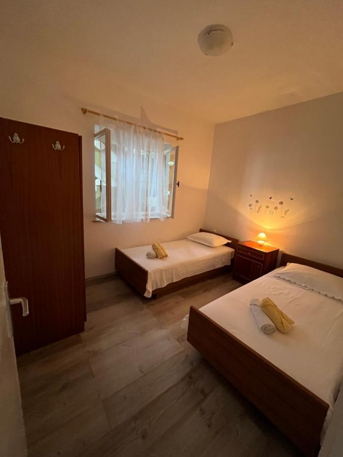 אומיס Apartman Ivica מראה חיצוני תמונה