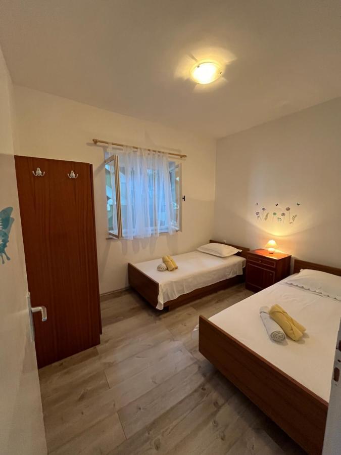 אומיס Apartman Ivica מראה חיצוני תמונה