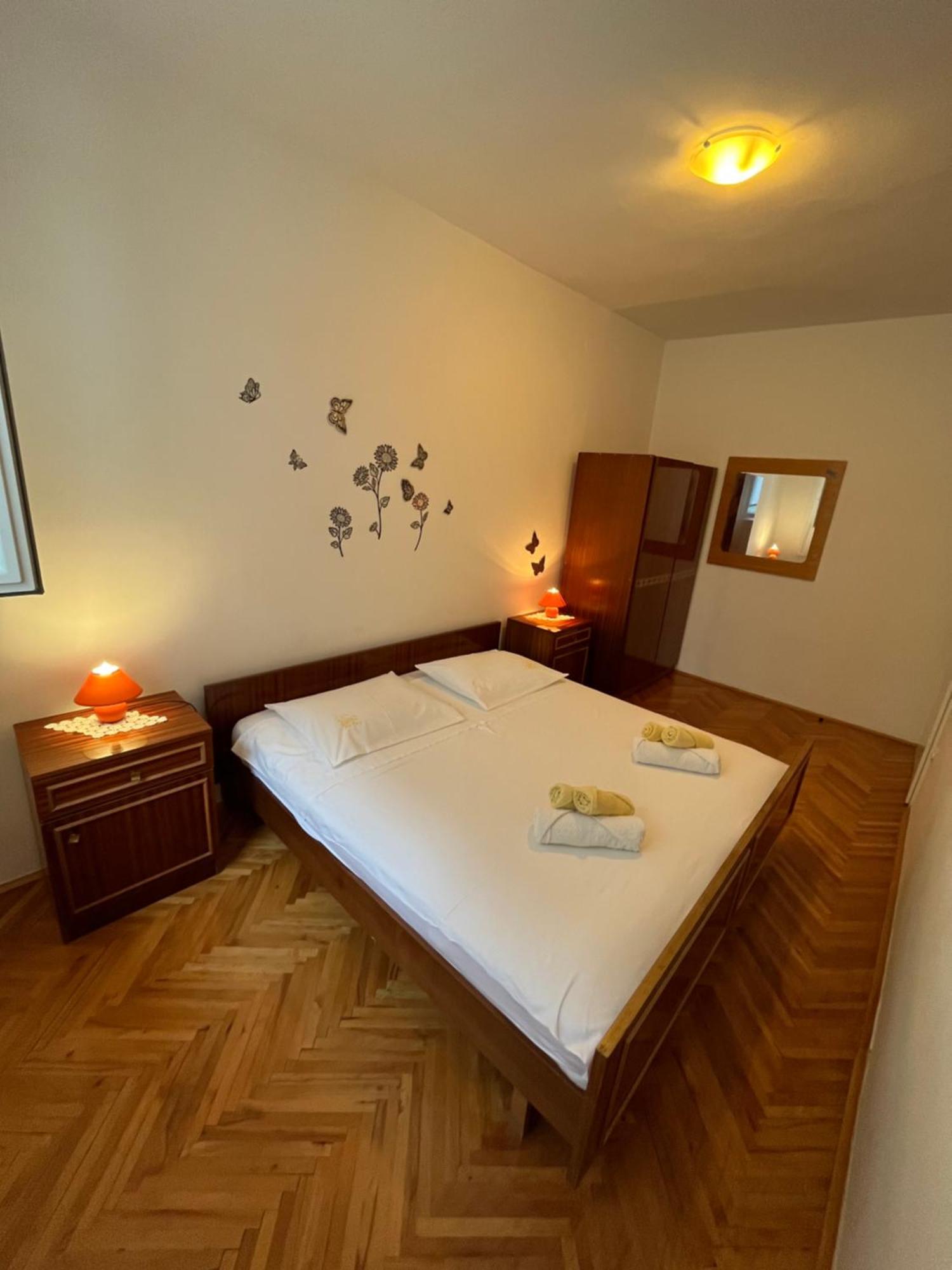 אומיס Apartman Ivica מראה חיצוני תמונה